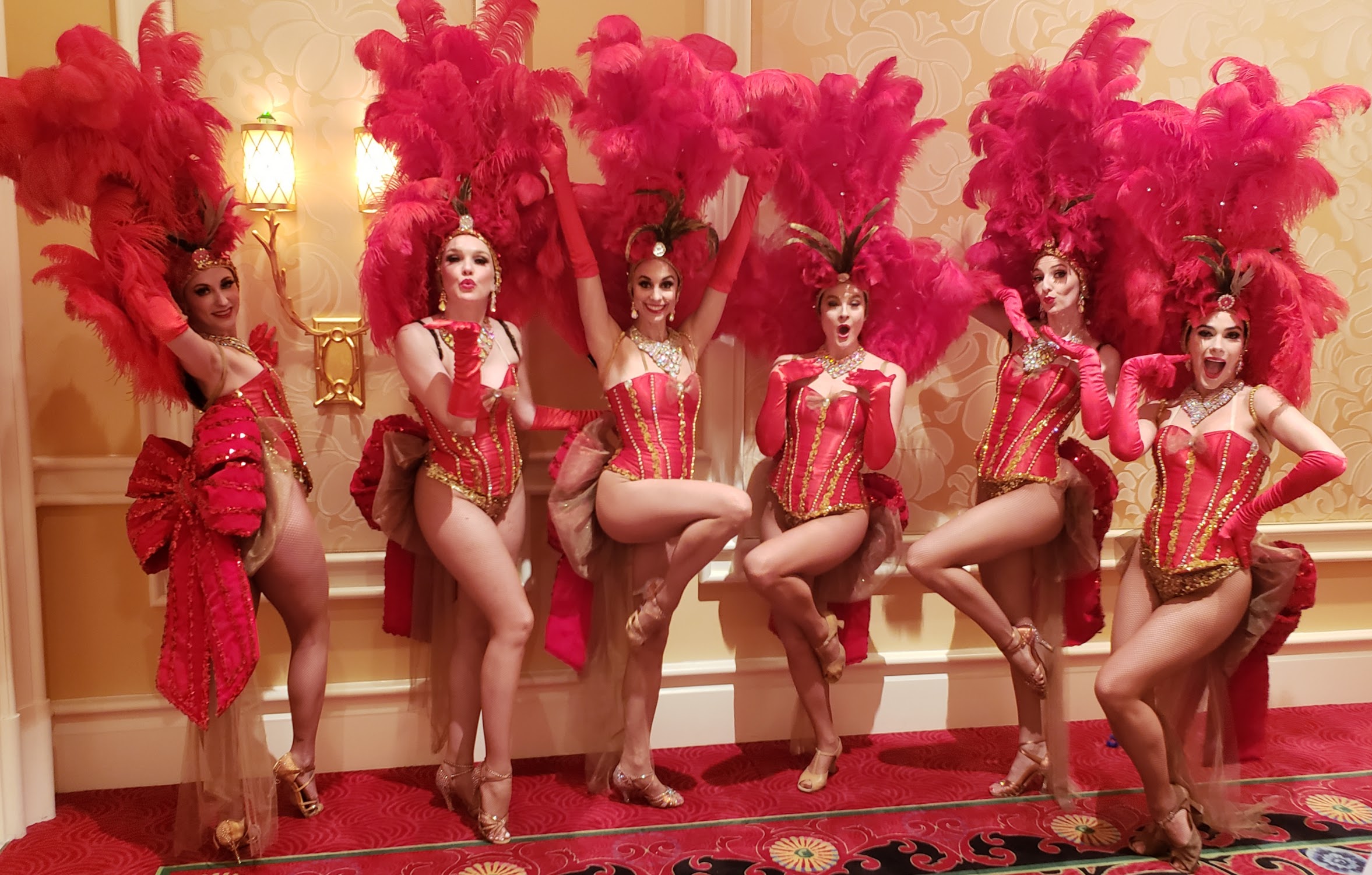 About Las Vegas styles showgirls-Answers to your questions about showgirls,  dancers, and costumed characters. - Exquisitely costumed performers for  parties and events. Screaming QueensExquisitely costumed performers for  parties and events.